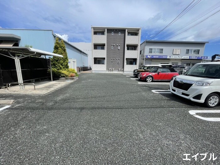 物件外観写真2　(駐車場)