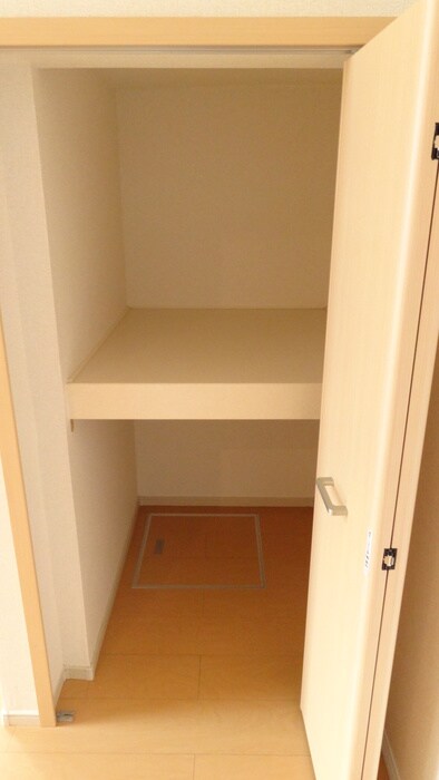 物件内観写真10　(収納)