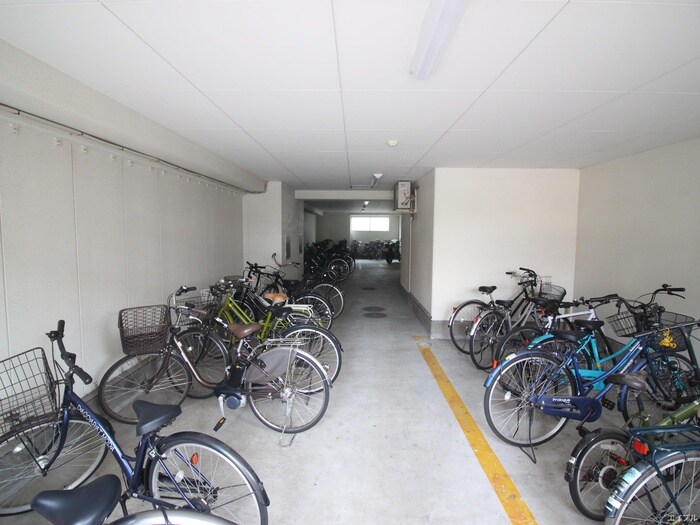 物件外観写真3　(駐輪場)