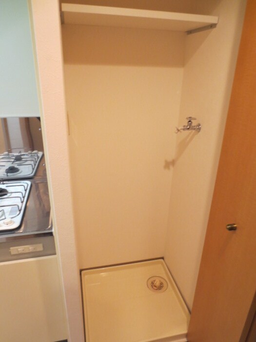 物件内観写真11　(洗濯機置場)