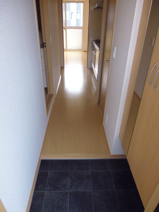 物件内観写真5　(玄関)