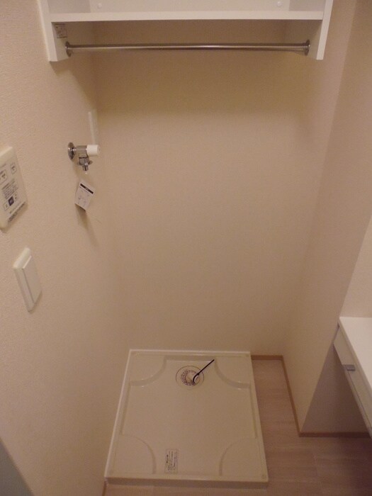 物件内観写真7　(洗濯機置場)