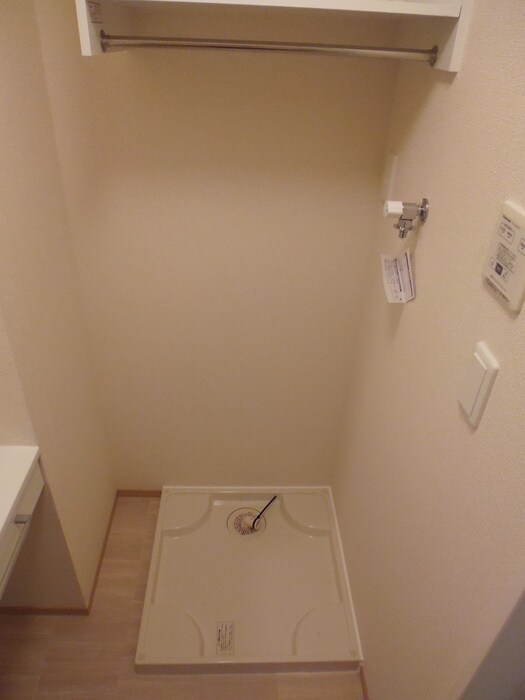 物件内観写真12　(洗濯機置場)