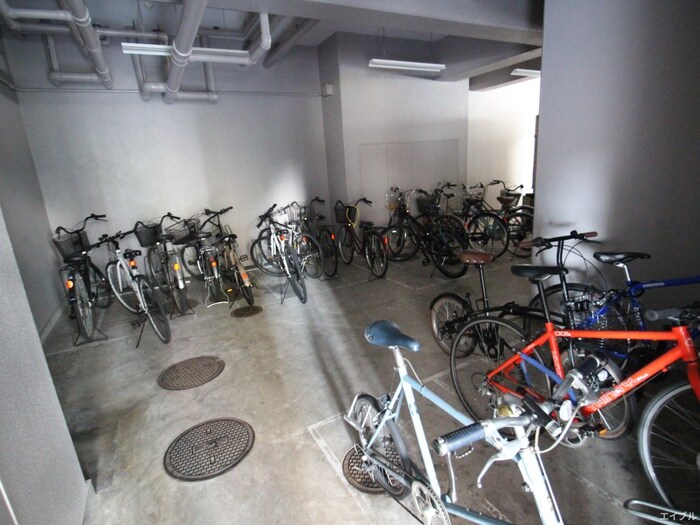 岩保ビル駅南の駐輪場