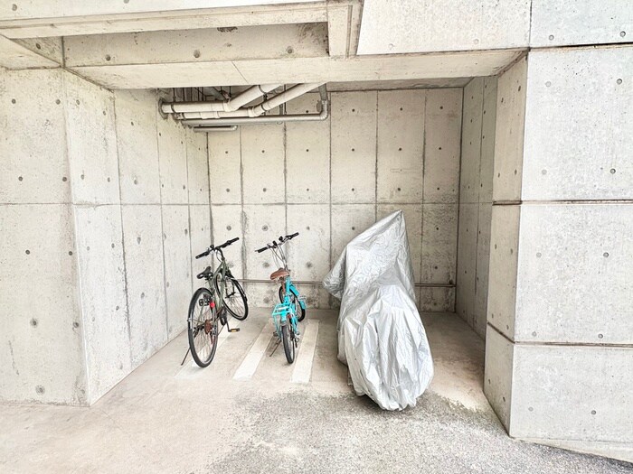 物件外観写真5　(駐輪場)