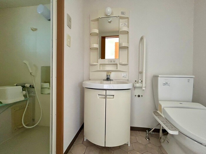 物件内観写真8　(洗面)