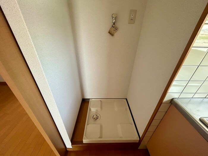 物件内観写真9　(洗濯機置場)