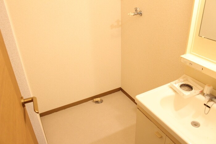 物件内観写真14　(洗濯機置場)