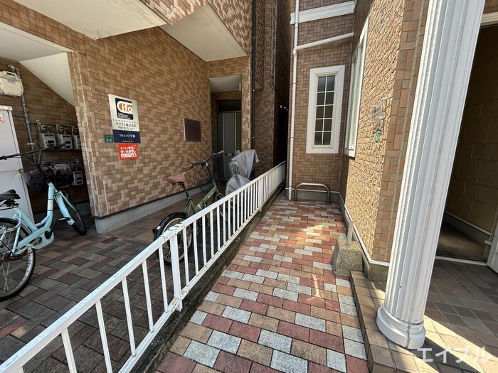 物件外観写真4　(駐輪場)