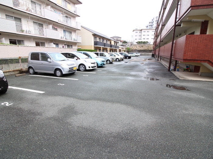物件外観写真4　(駐車場)
