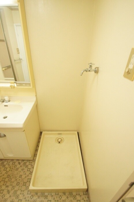 物件内観写真12　(洗濯機置場)