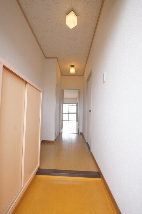 物件内観写真16　(玄関)