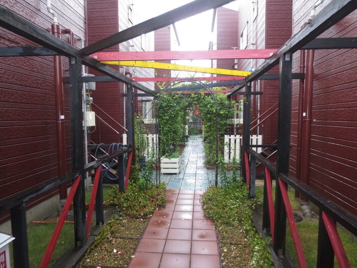 物件外観写真3　(エントランス部分)