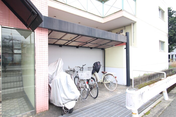 物件外観写真3　(駐輪場)