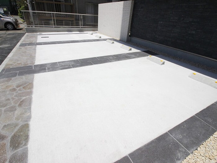 物件外観写真3　(駐車場)