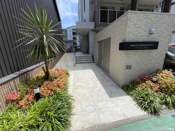 物件外観写真3　(エントランス部分)