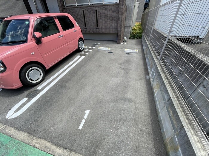 物件外観写真5　(駐車場)