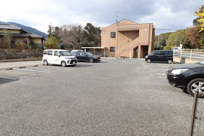 物件外観写真2　(駐車場)
