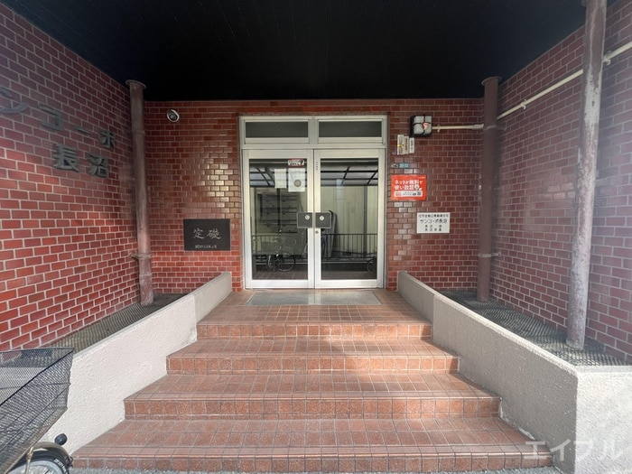 物件外観写真4　(エントランス部分)