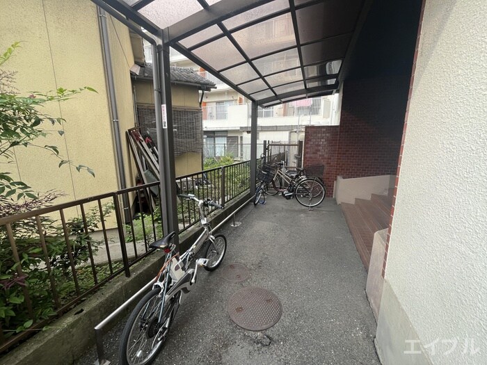 物件外観写真5　(駐輪場)