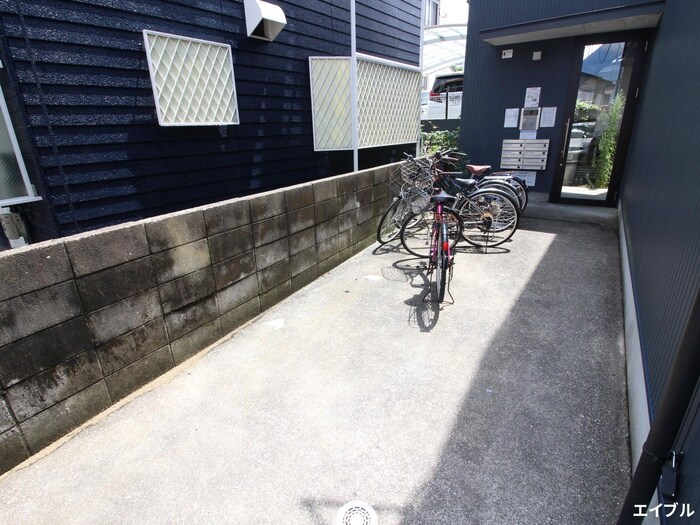 物件外観写真3　(駐輪場)