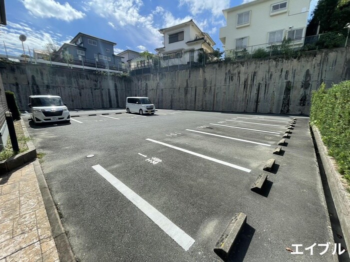 物件外観写真2　(駐車場)