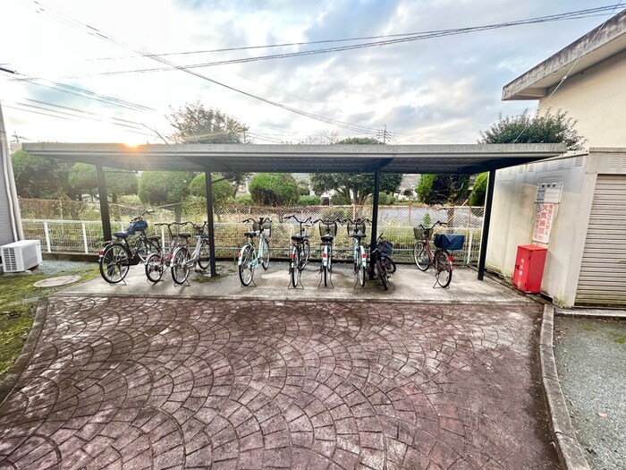 物件外観写真3　(駐輪場)