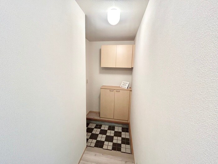 物件内観写真13　(玄関)