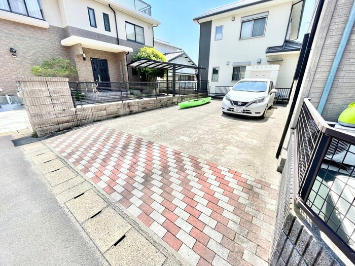 物件外観写真2　(駐車場)