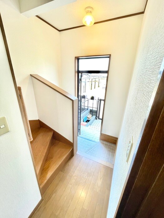 物件内観写真10　(玄関)