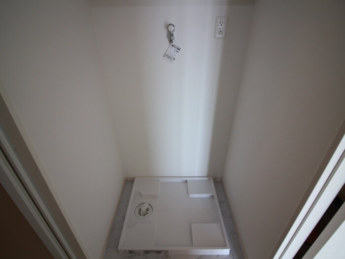 物件内観写真17　(洗濯機置場)