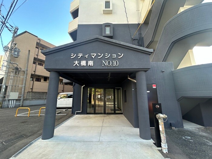 物件外観写真3　(エントランス部分)