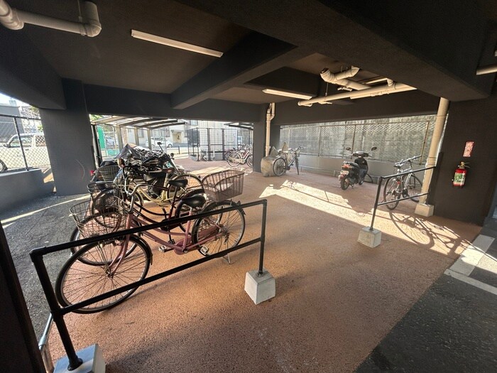 物件外観写真6　(駐輪場)