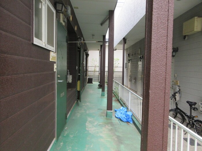 物件外観写真5　(エントランス部分)