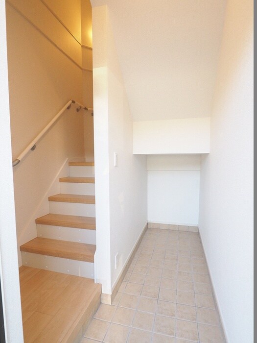 物件内観写真9　(玄関)