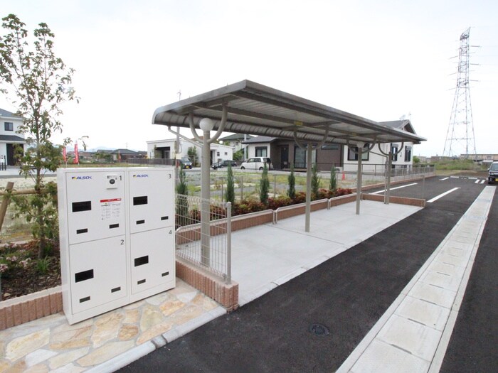 物件外観写真3　(駐輪場)