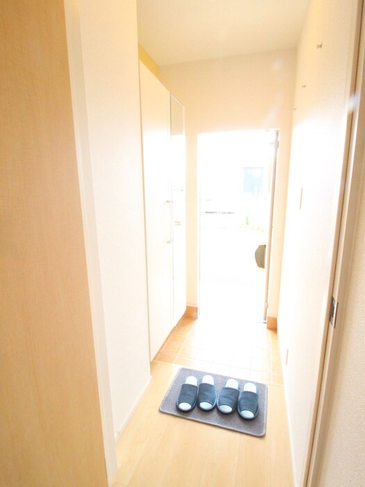 物件内観写真10　(玄関)