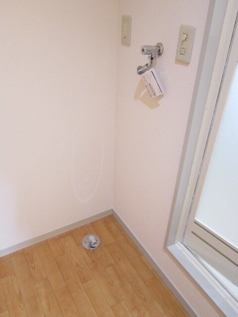 物件内観写真15　(洗濯機置場)