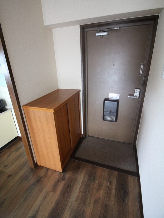 物件内観写真10　(玄関)