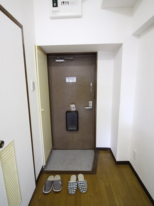 物件内観写真18　(玄関)