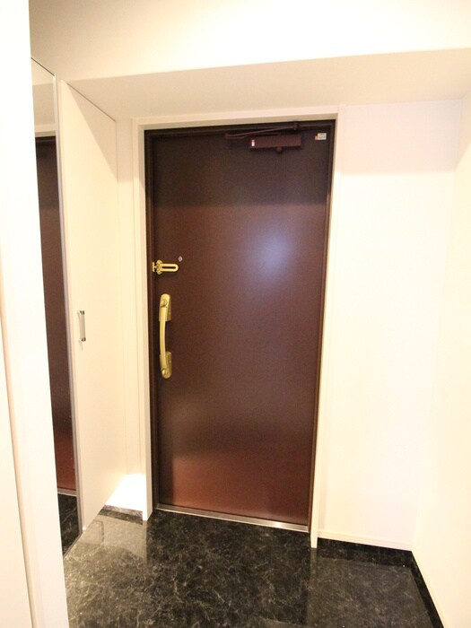 物件内観写真14　(玄関)