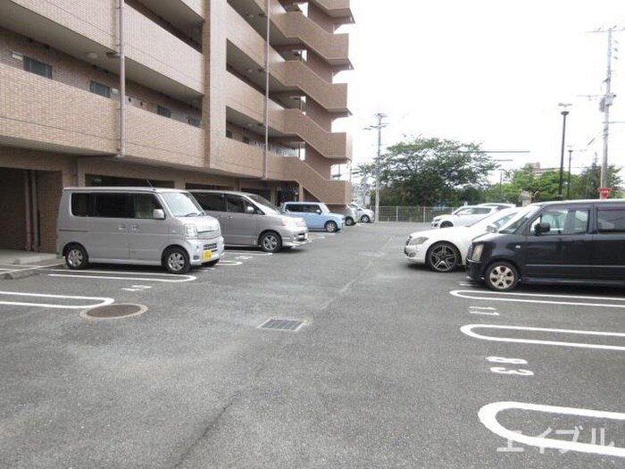 物件外観写真4　(駐車場)