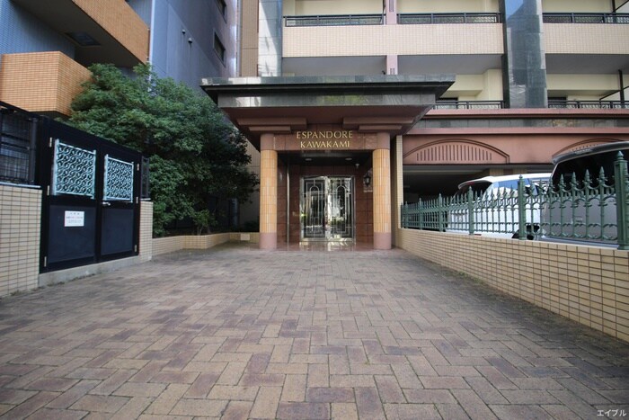 物件外観写真4　(エントランス部分)