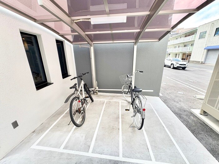 物件外観写真5　(駐輪場)