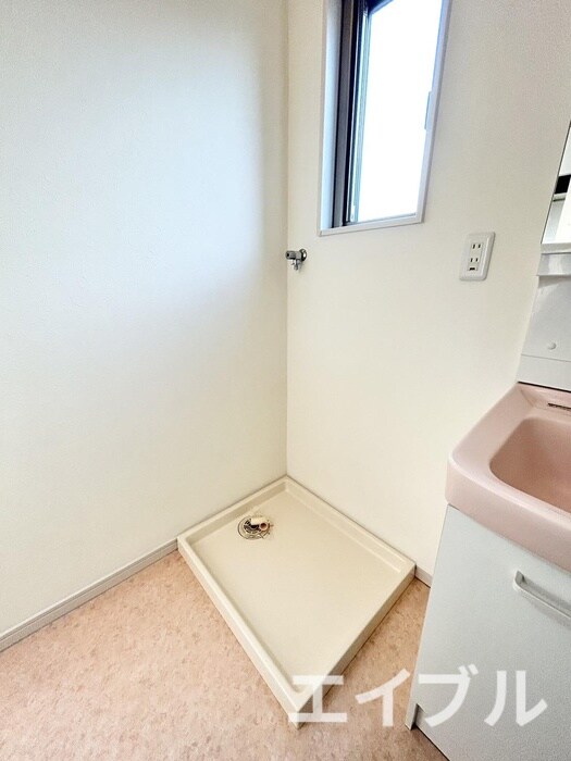 物件内観写真8　(洗濯機置場)