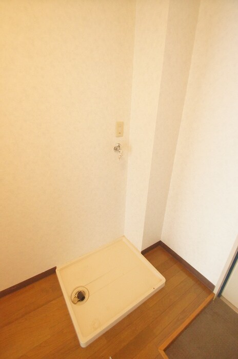 物件内観写真15　(洗濯機置場)