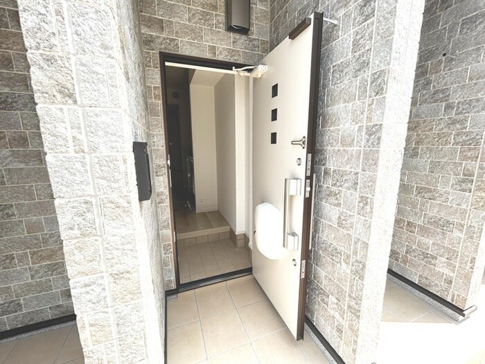 物件内観写真10　(玄関)