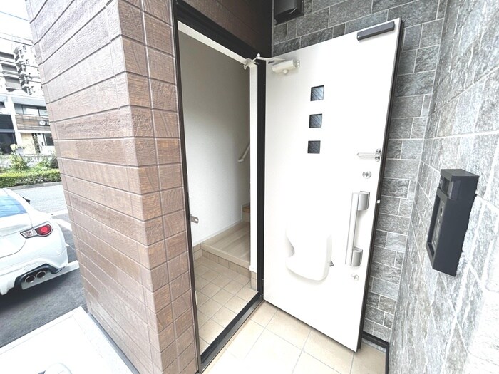 物件内観写真12　(玄関)