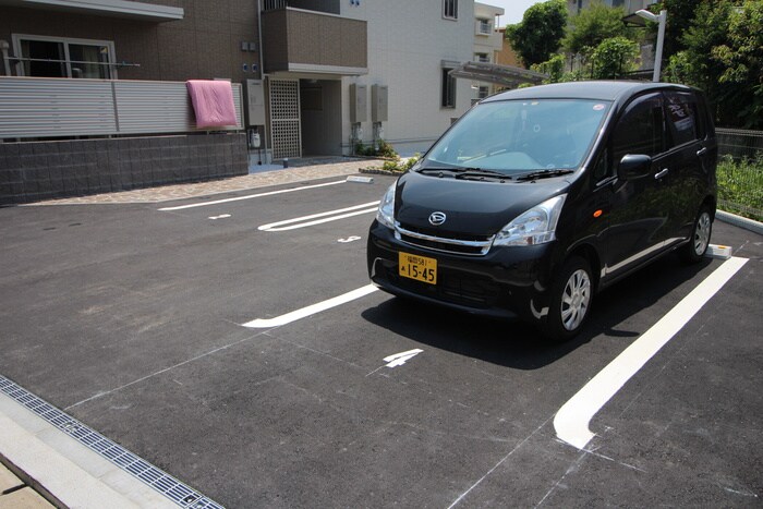 物件外観写真3　(駐車場)