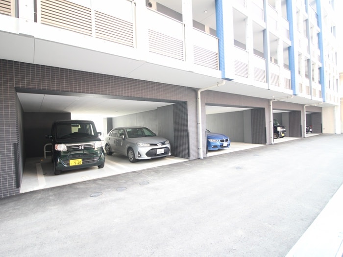 物件外観写真3　(駐車場)